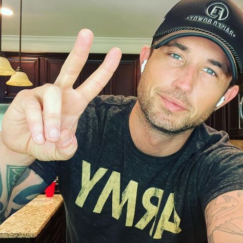 Michael Ray Country, Country Wishlist, Michael Ray, Male Country Singers, Chris Young, Nick Carter, Handsome Prince, Country Music Singers, The Bus