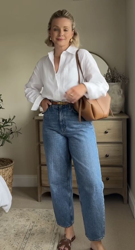 White Pants Jean Jacket Outfit, White And Jeans Outfit, Becky Core, Outfit Navidad, Rich Mom, Wardrobe Refresh, Weekend Outfits, Jeans Outfit Women, Dressing Style