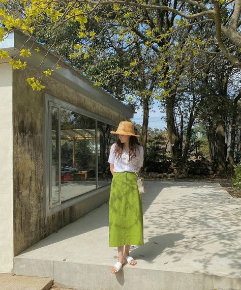 Korean Summer Outfits Beach, Green Outfit Korean, Aesthetic Vintage Outfits, Ootd Beach, Japan Fashion Street, Korean Summer Outfits, Outfit Korean Style, Korean Summer, Japan Street