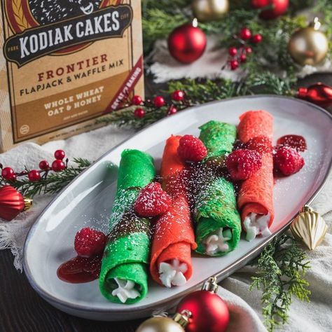 Christmas Crepes, Nutella Strawberries, Kodiak Cakes Recipe, Yummy Christmas Treats, Kodiak Cakes, Christmas Food Gifts, Waffle Mix, Christmas Lunch, Christmas Brunch