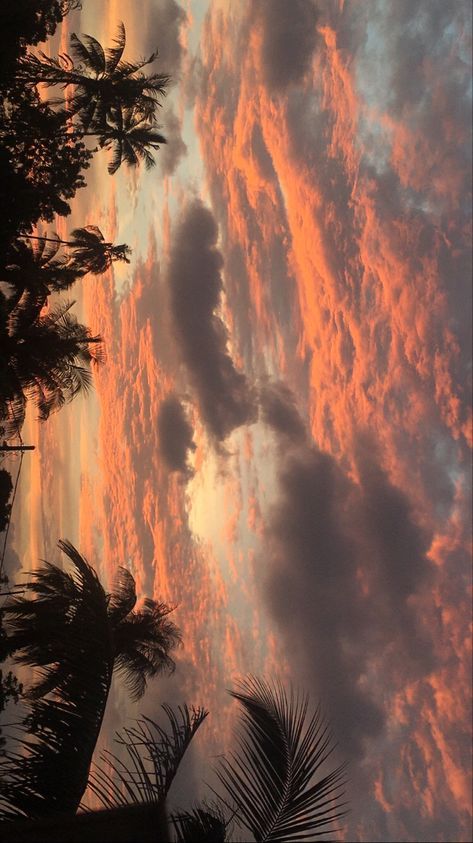 Muka Lelaki, Sky Photography Nature, Dark Nature Aesthetic, Sky Pictures, Shadow Pictures, Pretty Landscapes, Sky Photos, Sun Sets, Pretty Sky