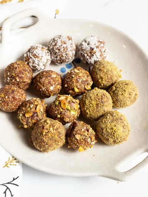 NO-BAKE DATE PISTACHIO ENERGY BITES (WFPB, Vegan, Gluten-Free) - Simple Veganizer Pistachio Energy Bites, Wfpb Vegan, Apple Chips Recipe, Energy Bites Recipe, Oatmeal Balls, Energy Bites Recipes, Baked Carrots, Vegan Burgers, Gluten Free Oats