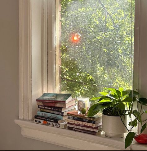 Books In Window Sill, Cute Bedrooms, Cmbyn Summer, Sophie Core, Charlie Core, Summer Room Ideas, University Room, Aesthetic Window, Window Sill Decor