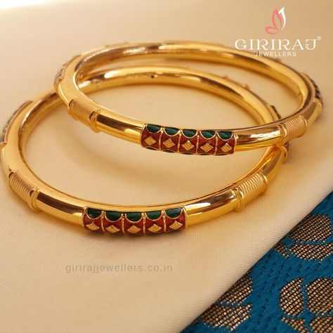 Gold Bangles Traditional, Got Bangles In Gold, Bangle Gold Designs, Gold Kada Women, Kadli Bangles Gold, Gold Bangles Design For Women, Kada Bangles Gold Design, Bangle Designs Gold, Daily Use Gold Bangles Indian