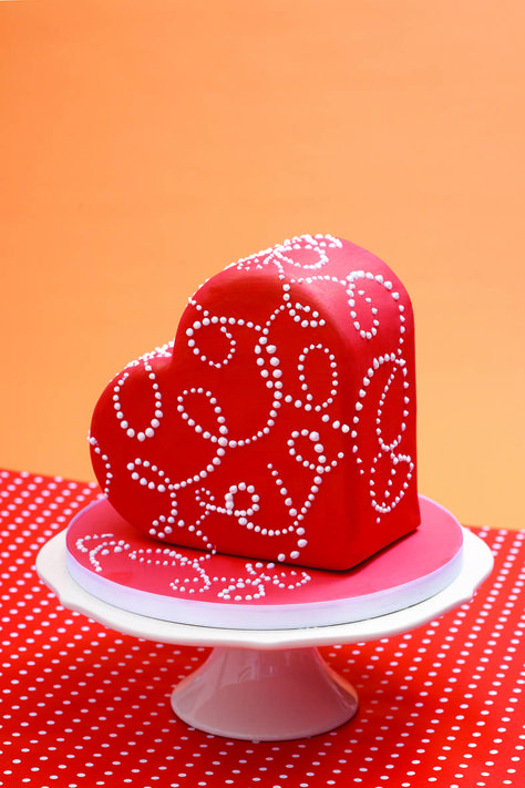 Muy linda esta tortita de corazón (: Valentine's Day Cakes, Valentines Cakes, Torte Creative, Valentine Cakes, Valentines Cake, Heart Cakes, Torte Cupcake, Heart Shaped Cakes, Valentines Day Cakes