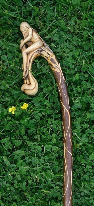 Wood Carving Dremel, Sculpture Dremel, Unique Walking Sticks, Tree Spirits, Handmade Walking Sticks, Wooden Staff, Walking Staff, Wood Carving Faces, Hand Carved Walking Sticks