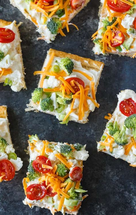 Vegetable Pizza Appetizer, Ranch Sauce Recipe, Cold Vegetable Pizza, Pizza Meals, Crescent Roll Veggie Pizza, Veggie Pizza Appetizer, Crispy Veggies, Pizza Appetizer, Vegetable Pizza Recipes