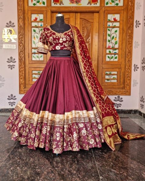 VISIT LIKE AND FOLLOW US for more details please call or what app on +919748822853 #lehanga #lehengas #bridallehanga #lehengalove #bridallehanga #bridesmaids #indianwedding #lehengalove #weddingsarees #indianweddingdress #bridalshower #memes #tiktokdance #tiktokindia #fyp #foryoupage #punjabi #punjabigirls #punjabiweddings #punjabiweddingcouple #punjabiwedding #delhidairies #clientdiaries #clientdairies #mumbaiwedding #designer #designerlehanga #designerlehenga #redlehenga #designerclothes #ku Rajasthani Ghagra, Rajwadi Lehenga, Shivani Kumari, Ghagra Design, Sangeet Lehenga, Elegant Lehenga, Rajasthani Dress, Indian Outfits Lehenga, Lehenga Designs Simple