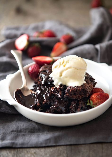 Chocolate Self Saucing Pudding - 1 batter transforms into a moist chocolate cake with a beautiful silky chocolate sauce! 10 minutes active effort. www.recipetineats.com Company Recipes, Cakes Simple, Self Saucing Pudding, Chocolate Cobbler, Chocolate Pudding Cake, Chocolate Pudding Recipes, Recipetin Eats, Pudding Cake, Lava Cakes