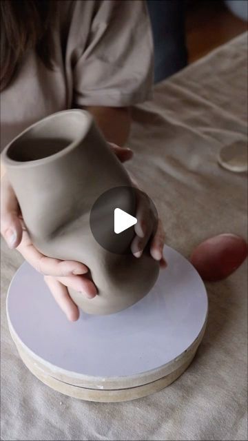 Handmade Clay Pots Ideas, Air Dry Clay Lampshade, Handmade Pottery Vase, Handmade Vases Pottery, Clay Vases Pottery, Ceramic Vase Ideas, Pottery Vases Handmade, Ceramic Vases Handmade, Vase Ceramics