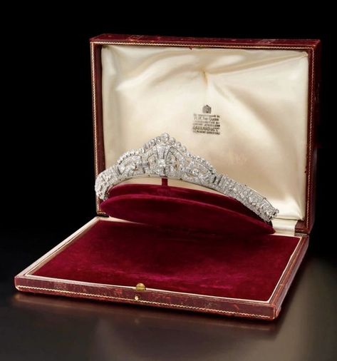 Ladylike Etiquette, Tiara Aesthetic, Tiara Design, 7 October, Magnificent Jewels, Vintage Tiara, Tiaras Jewellery, Headpiece Jewelry, Diamond Tiara