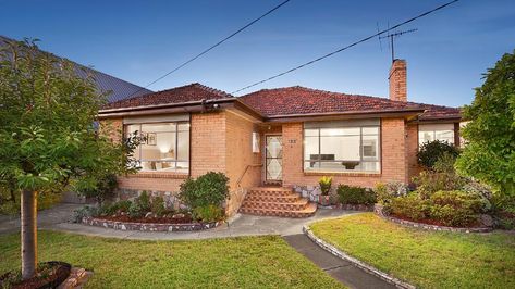 Brick Bungalow Exterior, 1950s House Renovation, Yellow Brick Houses, 60s House, Sell House, 60s Home, Orange Brick, Light Brick, Brick Construction