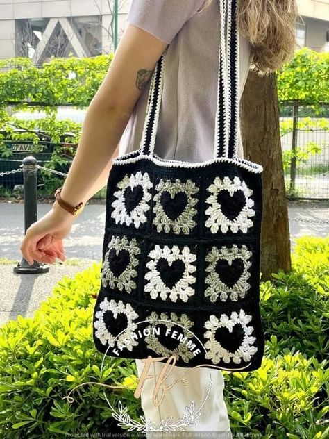 Crochet Design Pattern, Crochet Stitches For Beginners, Crochet Fashion Patterns, Crochet Tote Bag, Crochet Bags Purses, Fun Crochet Projects, Crochet Tote, Diy Crochet Projects, Scrappy Quilts