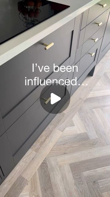 𝐑𝐚𝐜𝐡𝐞𝐥 𝐌𝐜𝐒𝐡𝐚𝐧𝐞 on Instagram: "I can confirm influencers get influenced too! 😆 (all the time if you are me!)   I saw Laura over @houseprojectuk share a kitchen reel with these fab @ikeauk finds and I had to get onboard and get this pan draw organised 🙌🏼  And if you are like me and don’t have an IKEA near you, do not worry as I have a hack for you! You don’t have to pay a £25 charge to get them delivered to your door, you can pay £2 and get them delivered to a local pick up point. 👏🏼  Products-  UPPDATERA Peg board organiser  VARRIERA Pot lid organiser   #ikea #ikeauk #organised #organise #kitchen #kitchenorganization #ikeafinds #ikeahacks #ikeastorage #organising #tidyhome #homeandliving #kitchendesign #kitchenware #kitchendecor #darkkitchen" Kitchen Draw Storage Ideas, Pot And Lid Organization, How To Organise Kitchen, Uppdatera Ikea, Ikea Hacks Kitchen, Organise Kitchen, Pots And Pans Storage, Ikea Kitchen Organization, Draw Organizer