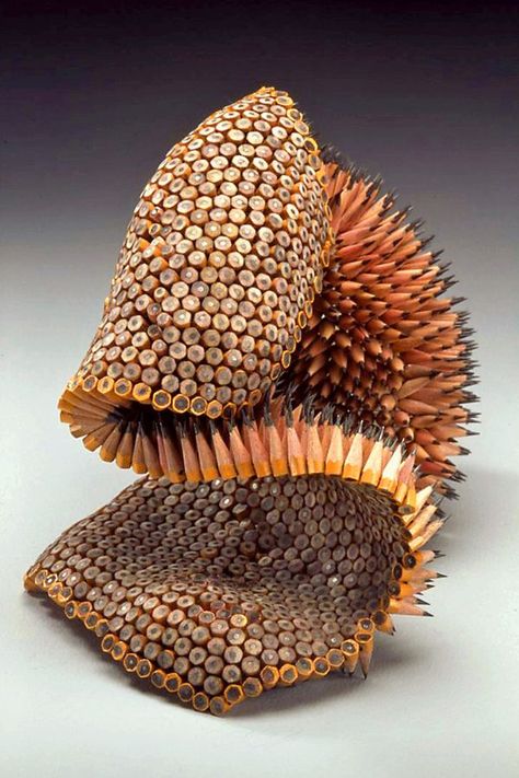 Pencil Carving, Unusual Art, Art Pencil, Color Pencil Art, Arte Popular, Weird Art, Art Plastique, Art Sculpture, Pencil Art