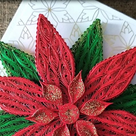 Paper Quilling Christmas Cards, Quilled Poinsettia, Quilling Christmas Cards, Paper Quilling Christmas, Arte Quilling, Christmas Quilling, Christmas Prep, Christmas Cards Ideas, Quilling Christmas