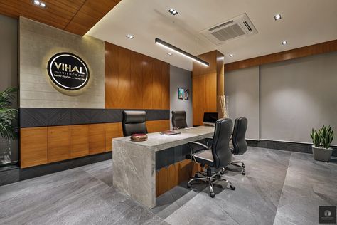 Corporate Office Cabin Design, Small Office Interior Design Modern, Office Interior Design Creative, Office Cabin Design, Small Office Design Interior, Wall Wardrobe, Office Cabin, Contemporary Office Design, Office Desk Designs