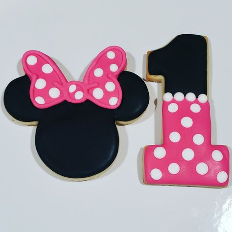 Minnie Mouse 1st Birthday Cookies, Mini Mouse Cookies Royal Icing, Minnie Mouse Cookies 1st Birthday, Minnie Mouse Decorated Cookies, Minnie Mouse Royal Icing Cookies, Minnie Cookies Decorated, Minnie Mouse Cookies 2nd Birthday, Minnie Mouse Cookies Decorated, Minnie Mouse Birthday Cookies