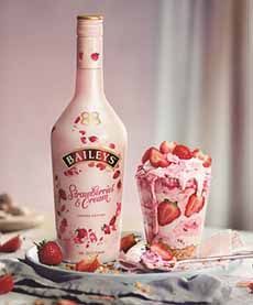 Boozy Strawberry Shortcake Recipe With Baileys Strawberries - The Nibble Webzine Of Food Adventures Baileys Drinks Cocktails, Baileys Dessert, Baileys Drinks, Baileys Original Irish Cream, Baileys Recipes, Strawberry Sundae, Irish Cream Liqueur, Strawberry Shortcake Recipes, Shortcake Recipe