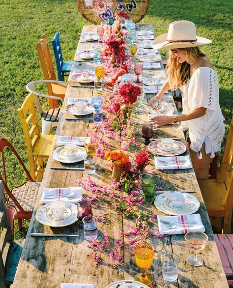 40+ Stunning Ideas for Perfect Outdoor Dinner Party Outdoor Dinner Party, Backyard Dinner Party, Dinner Party Table Settings, Outdoor Dinner Parties, Tafel Decor, Dinner Party Table, Party Table Settings, Outdoor Dinner, Setting Ideas