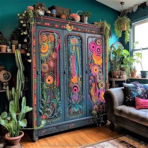 Turquoise Boho Bedroom, Boho Dresser, Hippie Bedroom, Bohemian Style Decor, Jungalow Style, Whimsical Furniture, Hippie Lifestyle, Hippie Homes, Wardrobe Designs