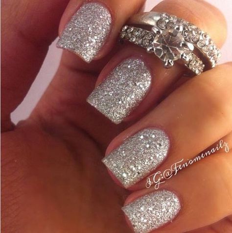 Nude & Glitter Wedding Nails for Brides / http://www.himisspuff.com/wedding-nail-art-desgins/2/ Stars Nails, Silver Glitter Nails, Wedding Nails Glitter, Nail Art Wedding, Nails Polish, Sparkle Nails, Bride Nails, Nail Designs Glitter, Sparkly Nails