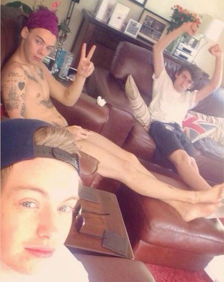 Harry Styles Naked, Zayn Malik And Louis Tomlinson, Harry Styles Photoshoot, Harry Styles Hot, Harry Styles Funny, Harry Styles Cute, One Direction Harry Styles, One Direction Harry, Harry Styles Pictures