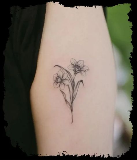 Daffodil And Bee Tattoo, Daphadil Tattoo, Simple Daffodil Tattoo, Dainty Daffodil Tattoo, Dafodill Flowers Tattoo, Daffodil Flower Tattoos, Tattoo 2023, Daffodil Tattoo, Flowers Tattoo