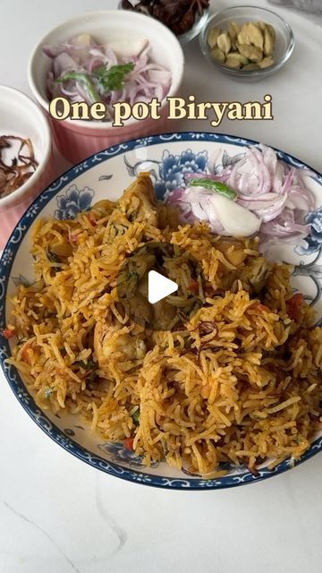 Chicken Biryani Recipe Indian, Biryani Recipe Video, Easy Chicken Biryani Recipe, Easy Biryani Recipe, Rice Dishes Recipes, Biryani Masala, Dry Spices, Chicken And Rice Dishes, Black Cardamom