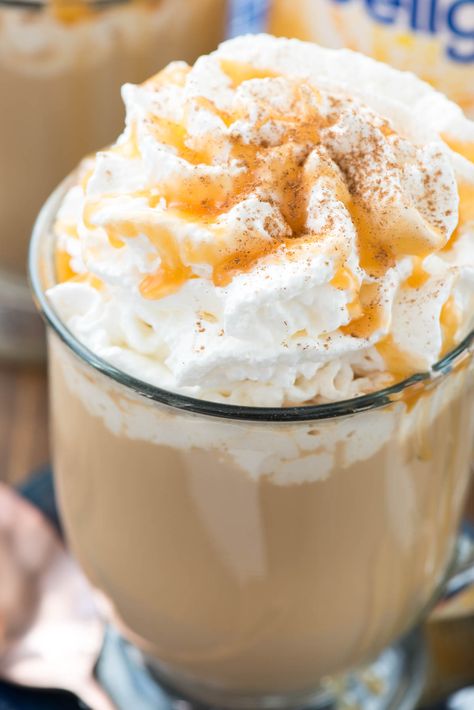 Spiked Pumpkin Spice Latte - make your own pumpkin spice latte at home...and spike it with vanilla vodka and Fireball! This is the perfect fall cocktail to warm you up. Make it for one or for a crowd in the crockpot. Pumpkin Chai Latte Recipe, Spiced Hot Chocolate Recipe, Spiked Coffee, Chai Latte Recipe, Pumpkin Spice Creamer, Coffee Creamer Recipe, Crazy For Crust, Pumpkin Spiced Latte Recipe, Creamer Recipe