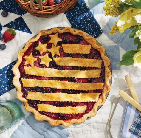 Pay Homage to the Red, White, and Blue with This Mixed Berry Flag Pie — Country Living Patriotic Pie, Decorative Pie Crust, Almond Pie, Pie Crust Designs, Pie Pops, Pie Pie, Strawberries Blueberries, Berry Pie, Dessert Pizza