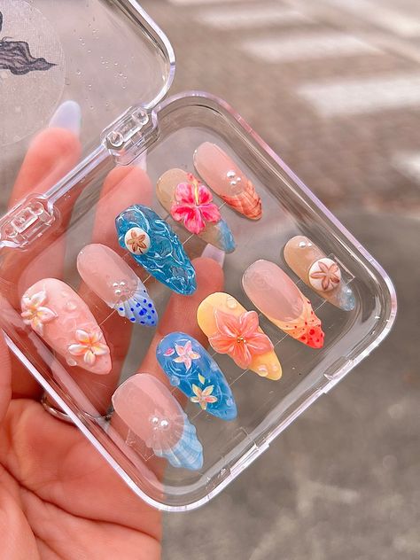 Beginners DIY Summer Nail Art for Free Beige Nails With Flowers, Nail 3d Art, Incapcilated Acrylic Nails, Press On Ideas, 3d Nail Ideas, Tropical Makeup Look, Tropical Acrylic Nails, Hawaii Nails Ideas, Island Nails Tropical