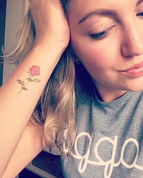 Small Pink Rose Tattoo, Pink Rose Tattoo, Moms Tattoo, Rose Tattoo With Name, Rose Tat, Horse Tattoo Design, Pink Rose Tattoos, Lavender Tattoo, Finger Tattoo For Women