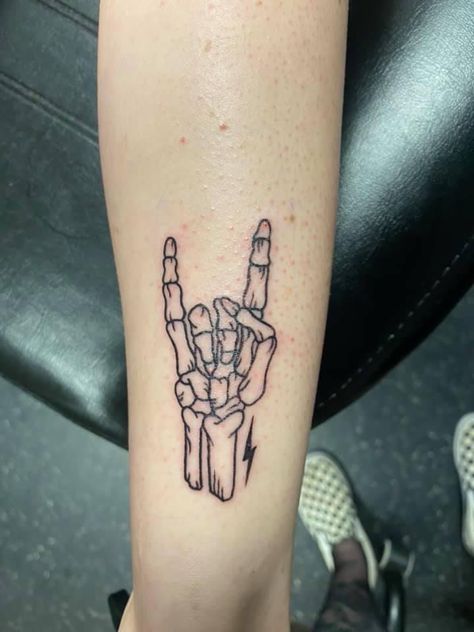 Rock N Roll Hand Tattoo, Rock Sign Tattoo, Rock Tattoo Nature, Rock N Roll Tattoo Ideas, Rock And Roll Tattoos, Heavy Metal Tattoo Ideas, Rock Tatoos, Tattoo Rock N Roll, Rock On Tattoo