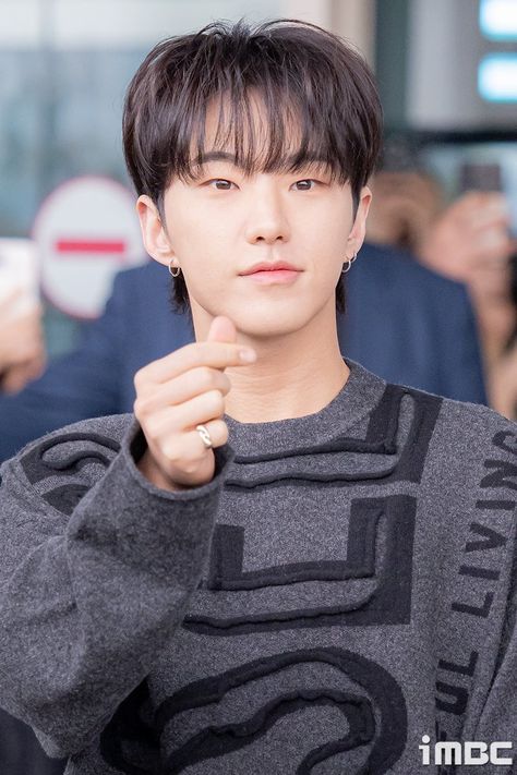 svt contents on X: "[THREAD] 240220 HOSHI #호시 at the ICN Airport bound to Milan, Italy 🇮🇹 to attend Milan Fashion Week for DIESEL https://t.co/7glhUCZwdO" / X Hoshi Double Helix Piercing, Hoshi Piercing, Double Helix Piercing, Svt Hoshi, Kpop Seventeen, Double Helix, Going Seventeen, Hoshi Seventeen, Icn Airport