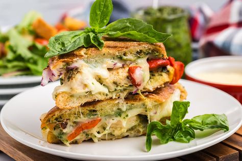 This Italian Chicken Panini is made up of crusty bread filled with gooey mozzarella cheese, roasted red pepper, shredded chicken and pesto! Chicken Panini Sandwiches, Homemade Creamy Italian Dressing, Italian Panini, Caprese Panini, Pastina Recipes, Seitan Chicken, Panini Recipes Chicken, Panini Recipe, Homemade Pesto Recipe