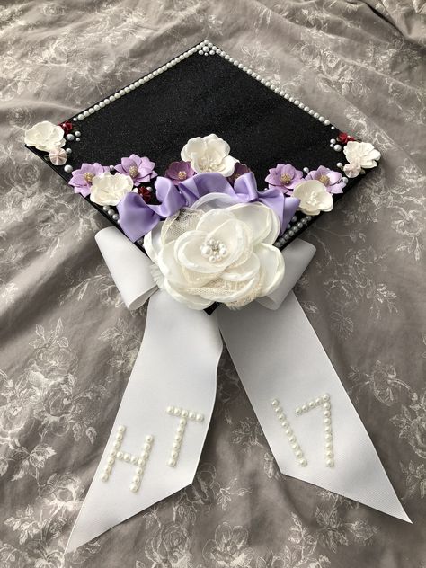 Daughter’s graduation cap Guyanese Graduation Cap, Decorative Graduation Caps, Graduation Cap Designs Simple Flowers, Flower Cap Decoration Graduation, Simple Cap Designs, Graduation Cap Decoration Flowers, Purple Cap Decoration Graduation, Graduation Cap Designs Coquette, White Cap Decoration Graduation