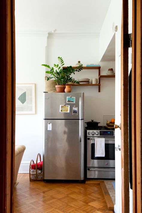 Fridge In Living Room Small Spaces, Persian Apartment, Greenpoint Apartment, Tiny Apartment Kitchen, Tiny Apartment Ideas, Unable To Love, Small Studio Apartment Decorating, Serene Home, Studio Apartment Divider