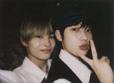 enhypen #ni_ki #sunoo #sunki Sunki Enhypen, Enhypen Ships, Polaroid Love, Photobooth Pictures, 17 Kpop, Vampire Boy, Give And Take, Creative Profile Picture, Polaroid Pictures