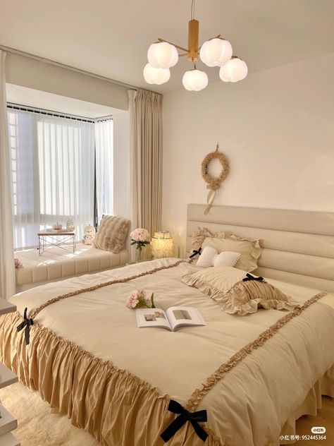 Pink And Beige Room, Building Room Ideas, Beige Room Aesthetic, Pink And Beige Bedroom, Pink White Aesthetic, Beige Room, Beige Bedroom, Bedroom Decor Cozy, Apt Ideas