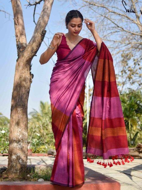 Kantha Work Sarees, Sarees For Girls, Indian Illustration, Khadi Cotton Saree, Female Photography, Kurti Dress, Khadi Saree, Cotton Saree Designs, Saree Cotton