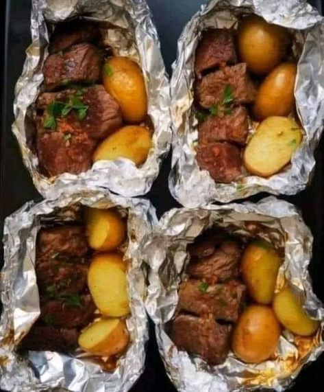 Ina Garten 🥧🍜 | My family begs me to make this Garlic Steak & Potato Foil Packets 🥩🥔 recipe every week, and the best part is that it's so easy | Facebook Potato Foil Packets, Steak Foil Packets, Foil Packet Potatoes, Steak And Potatoes, Foil Packet Dinners, Garlic Steak, Steak Potatoes, Meat And Potatoes, Foil Dinners