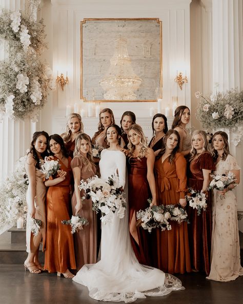 Terracotta Fall Wedding, Wedding Ideas Autumn, Autumn Wedding Ideas, Fall Wedding Bridesmaids, Rust Bridesmaid Dress, Fall Wedding Color Schemes, Fall Wedding Ideas, Fall Bridesmaids, Bridal Party Attire