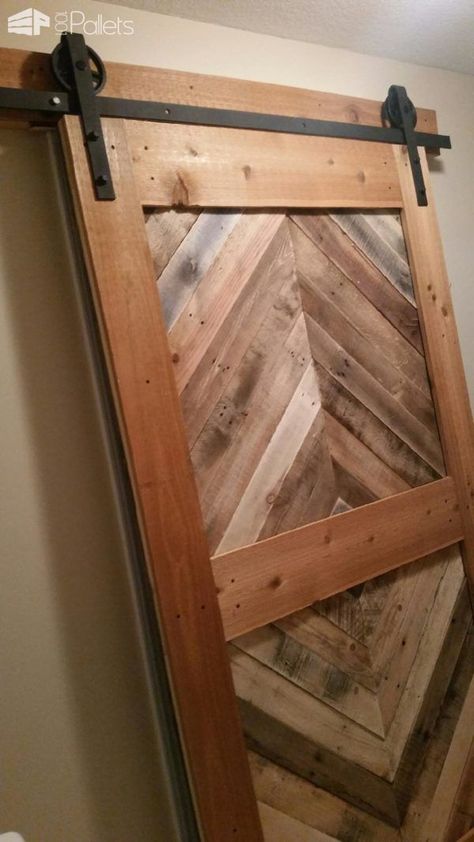 #Barn, #Cabin, #Garage, #RepurposedPallet, #Shed I made this Diamond Pattern Pallet Barn Door in three layers. The inside layer is 1" x 6" pine boards stained a carbon gray. I made the middle layer using pallet boards I cut in a diamond pattern. Then, I belted it with more of the 1" x 6" pine. Barn Door Diy, Pallet Door, Pallet Barn, Pallet Home Decor, Door Plan, Door Diy, Wood Pallet Wall, Wooden Pallet Projects, Recycled Pallets