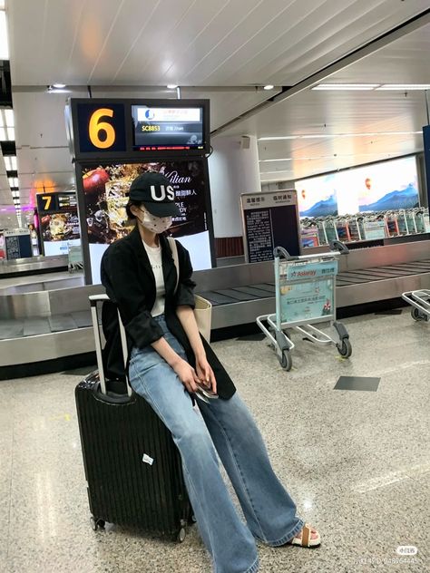 Ulzzang Airport Fashion, Airport Outfit Korean, Korean Airport Fashion, Glamping Weddings, Scammer Pictures, Airport Fashion, Airport Style, Ulzzang Girl, Glamping