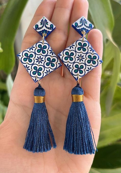 Clay Jwellary Design, Polimery Clay Ideas Easy, Hand Made Earings, Clay Jewellery Designs, Clay Jwellary, Fabric Jewelry Handmade, Handmade Fabric Jewellery, Clay Jewellery Handmade, Earring Painting