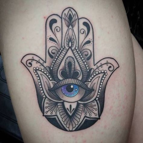 Hamsa Hand Tattoo Design, Hamsa Tattoo Placement, Geometric Hamsa Tattoo, Hamsa Tattoo Meaning, Fatima Hand Tattoo, Hand Tattoo Design, Eye Tattoo Meaning, Tatuaje Trash Polka, Herren Hand Tattoos