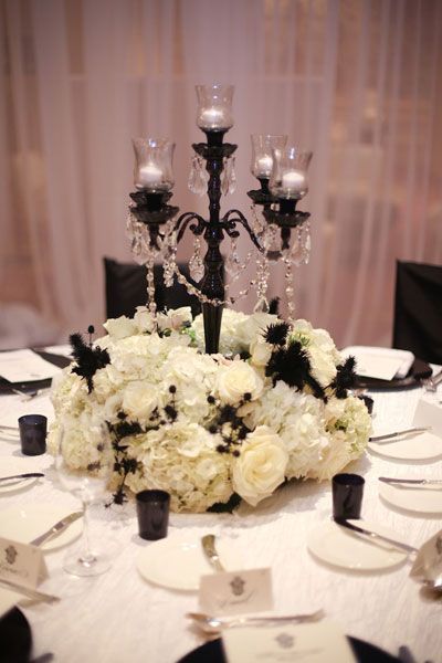 Raider Wedding, Candle Opera, Black Candelabra, Creative Centerpieces, Candelabra Centerpiece, Black White Parties, Crystal Candelabra, Tafel Decor, Black Candle