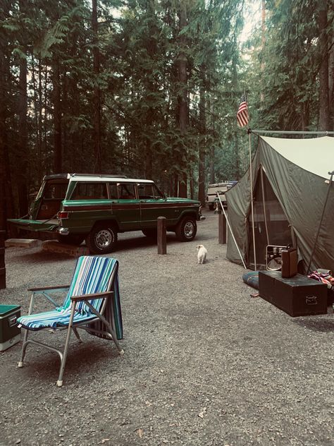 Vintage Camping Photos, Vintage Camping Gear, Vintage Jeep, Grand Wagoneer, Pinterest Contest, Camping Aesthetic, Reference Art, Camping Style, Bushcraft Camping