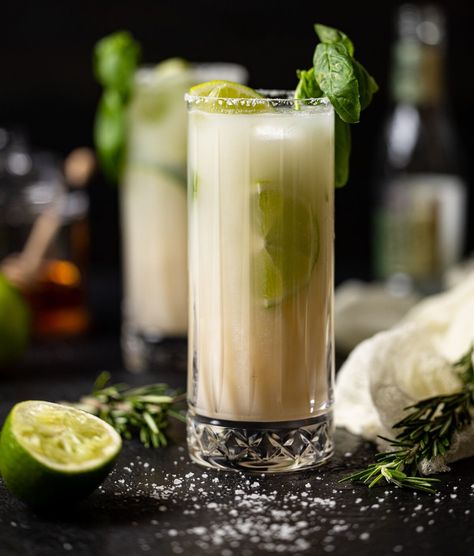 Coconut Mojito Mocktail with Green Tea Cucumber Mocktail, Healthy Sugar Alternatives, Coconut Mojito, Easy Mocktail Recipes, Green Tea Drinks, Mojito Mocktail, Alcohol Free Drinks, Lime Soda, Healthy Sugar